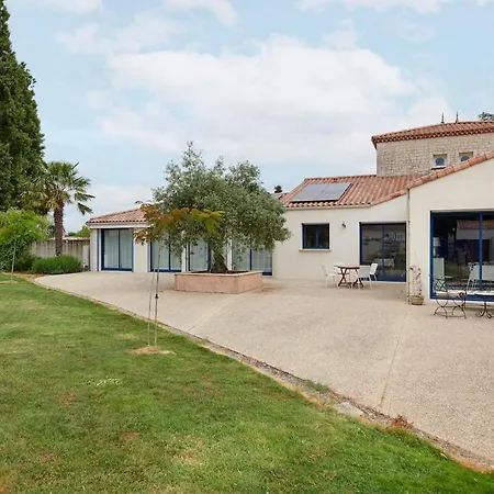 Tour Marechal - D'exception فيلة L'Herbergement