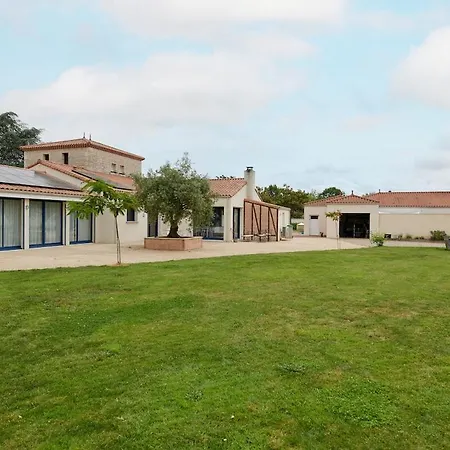 Tour Marechal - D'exception فيلة L'Herbergement